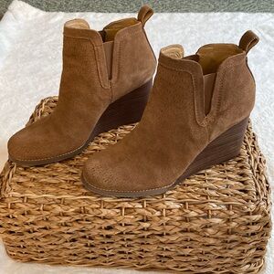 Crown Vintage “Vectoria” wedge heel bootie. Size 10.